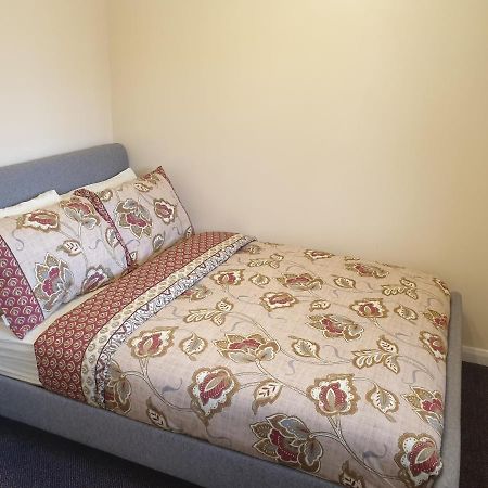 London Luxury 6 Bedroom Family House Sleeps 12 People Parking For 4 Cars Close To Tube. Chigwell Exteriér fotografie