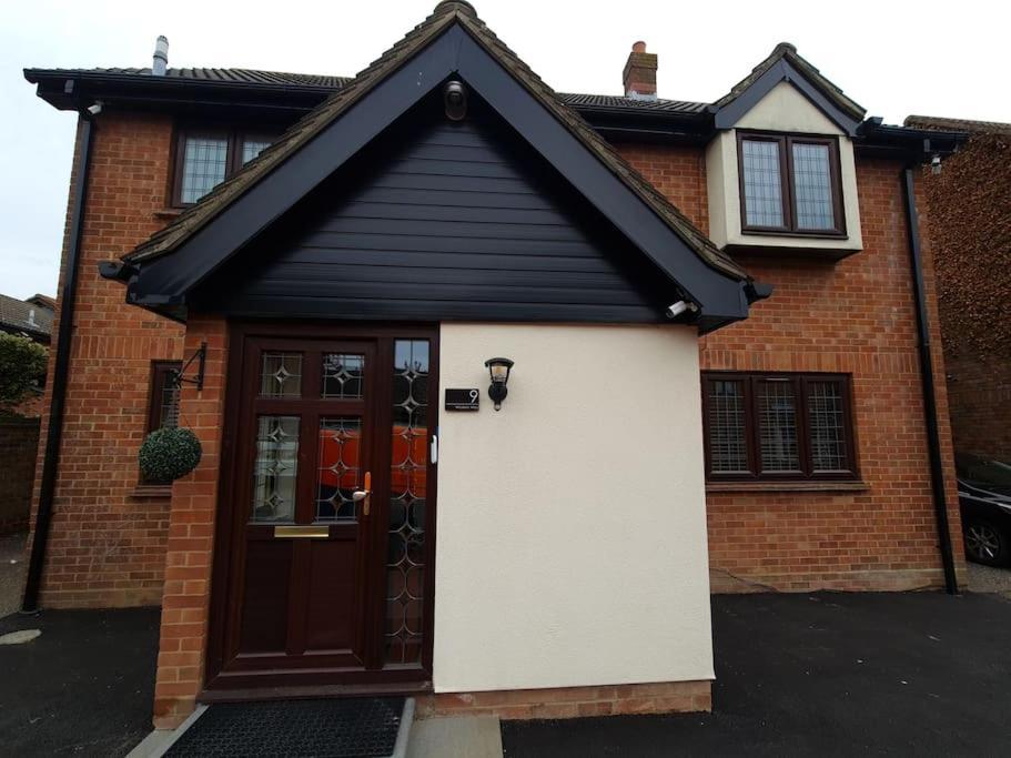 London Luxury 6 Bedroom Family House Sleeps 12 People Parking For 4 Cars Close To Tube. Chigwell Exteriér fotografie