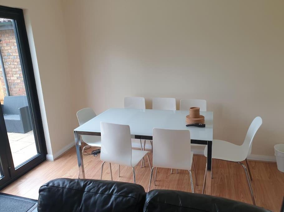 London Luxury 6 Bedroom Family House Sleeps 12 People Parking For 4 Cars Close To Tube. Chigwell Exteriér fotografie
