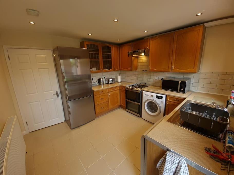 London Luxury 6 Bedroom Family House Sleeps 12 People Parking For 4 Cars Close To Tube. Chigwell Exteriér fotografie