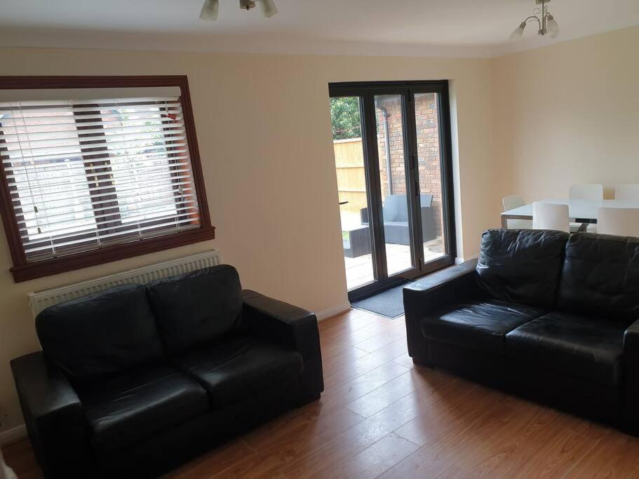 London Luxury 6 Bedroom Family House Sleeps 12 People Parking For 4 Cars Close To Tube. Chigwell Exteriér fotografie