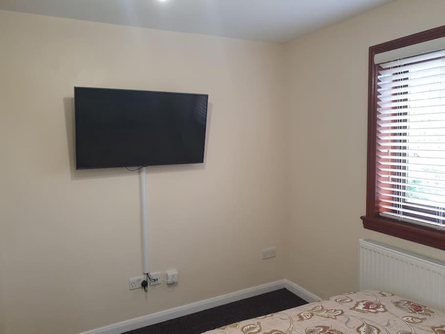 London Luxury 6 Bedroom Family House Sleeps 12 People Parking For 4 Cars Close To Tube. Chigwell Exteriér fotografie