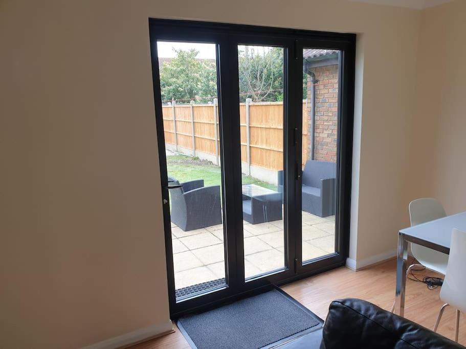 London Luxury 6 Bedroom Family House Sleeps 12 People Parking For 4 Cars Close To Tube. Chigwell Exteriér fotografie