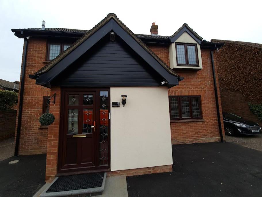 London Luxury 6 Bedroom Family House Sleeps 12 People Parking For 4 Cars Close To Tube. Chigwell Exteriér fotografie