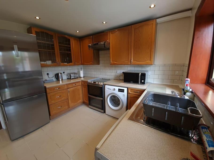 London Luxury 6 Bedroom Family House Sleeps 12 People Parking For 4 Cars Close To Tube. Chigwell Exteriér fotografie
