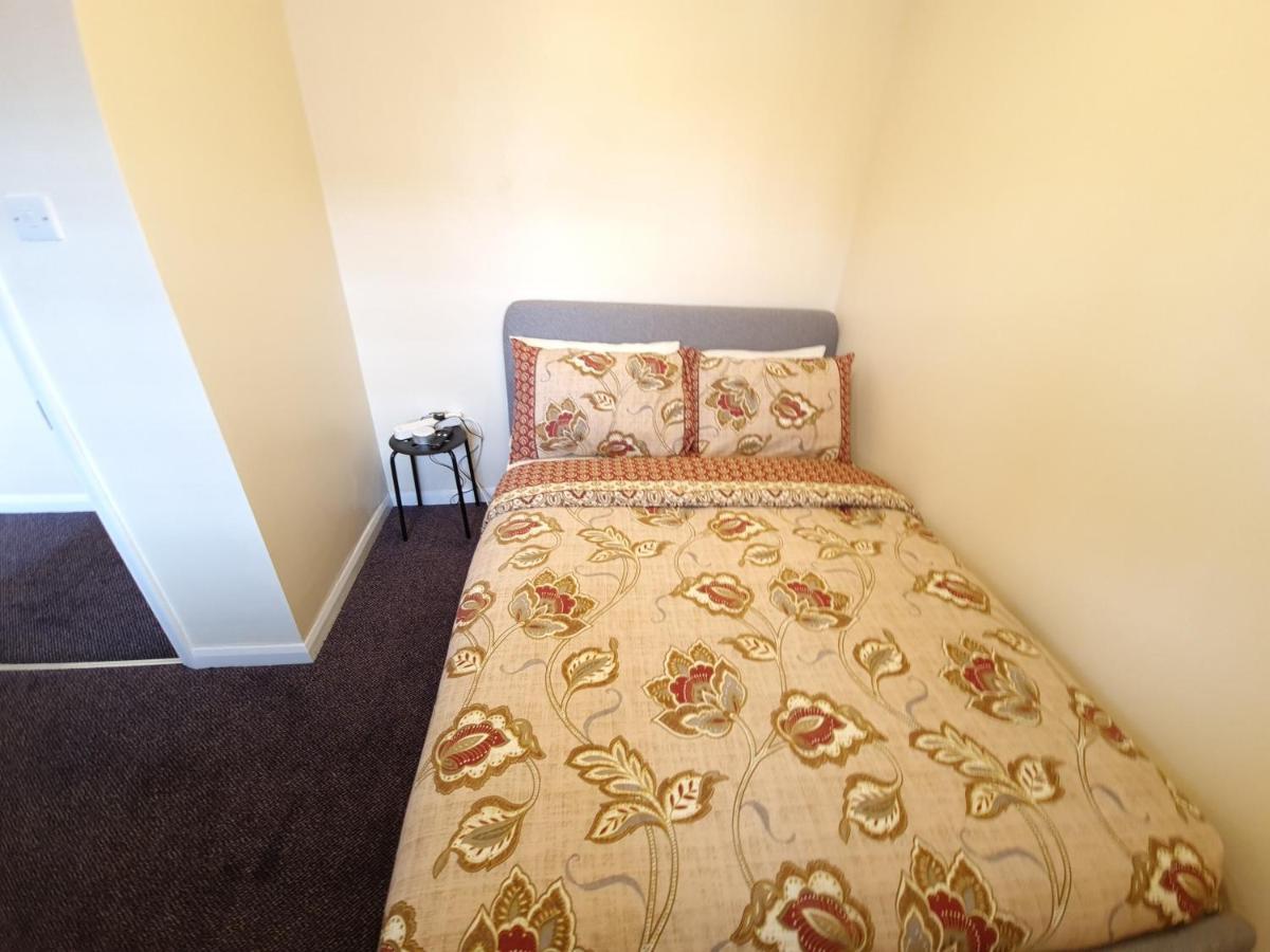 London Luxury 6 Bedroom Family House Sleeps 12 People Parking For 4 Cars Close To Tube. Chigwell Exteriér fotografie