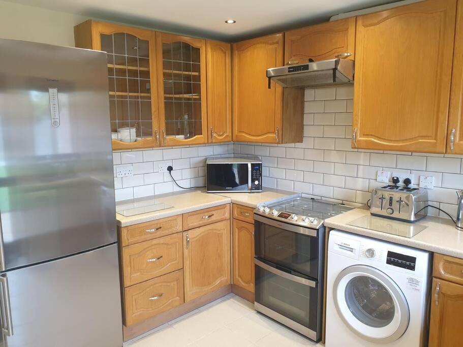 London Luxury 6 Bedroom Family House Sleeps 12 People Parking For 4 Cars Close To Tube. Chigwell Exteriér fotografie