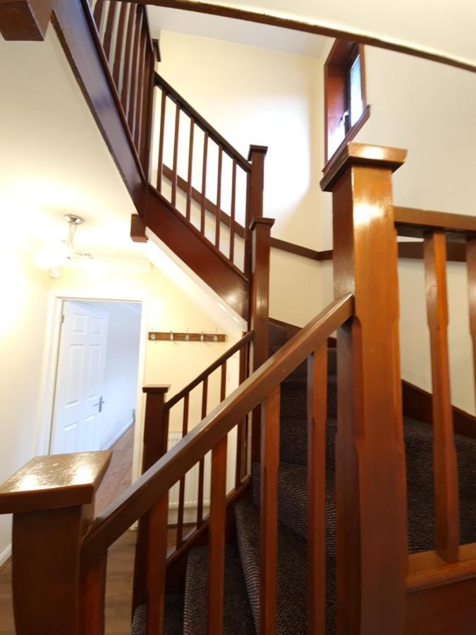 London Luxury 6 Bedroom Family House Sleeps 12 People Parking For 4 Cars Close To Tube. Chigwell Exteriér fotografie