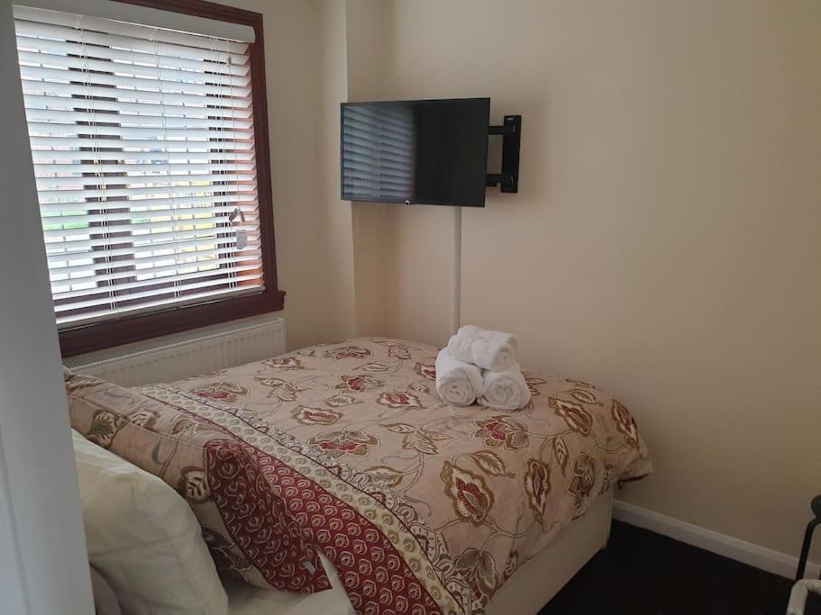 London Luxury 6 Bedroom Family House Sleeps 12 People Parking For 4 Cars Close To Tube. Chigwell Exteriér fotografie