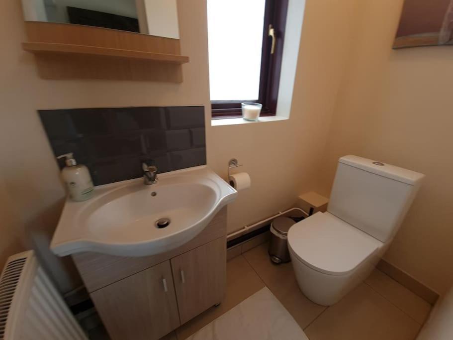 London Luxury 6 Bedroom Family House Sleeps 12 People Parking For 4 Cars Close To Tube. Chigwell Exteriér fotografie