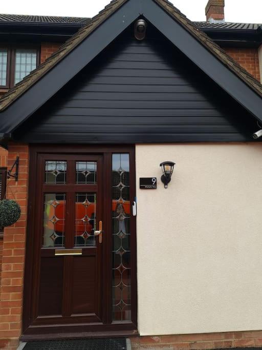 London Luxury 6 Bedroom Family House Sleeps 12 People Parking For 4 Cars Close To Tube. Chigwell Exteriér fotografie