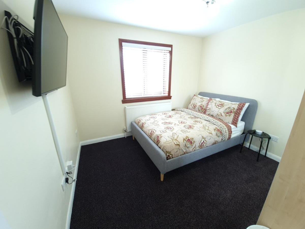 London Luxury 6 Bedroom Family House Sleeps 12 People Parking For 4 Cars Close To Tube. Chigwell Exteriér fotografie